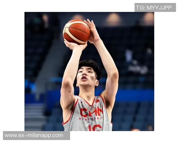 余嘉豪历经三万里与五次转机归国助阵中国男篮状态堪忧